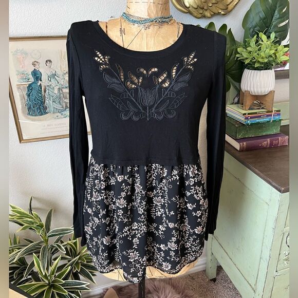 Pea In The Pod Black Floral Eyelet Embroidery Long Sleeve Maternity Blouse Sz S - Picture 2 of 9
